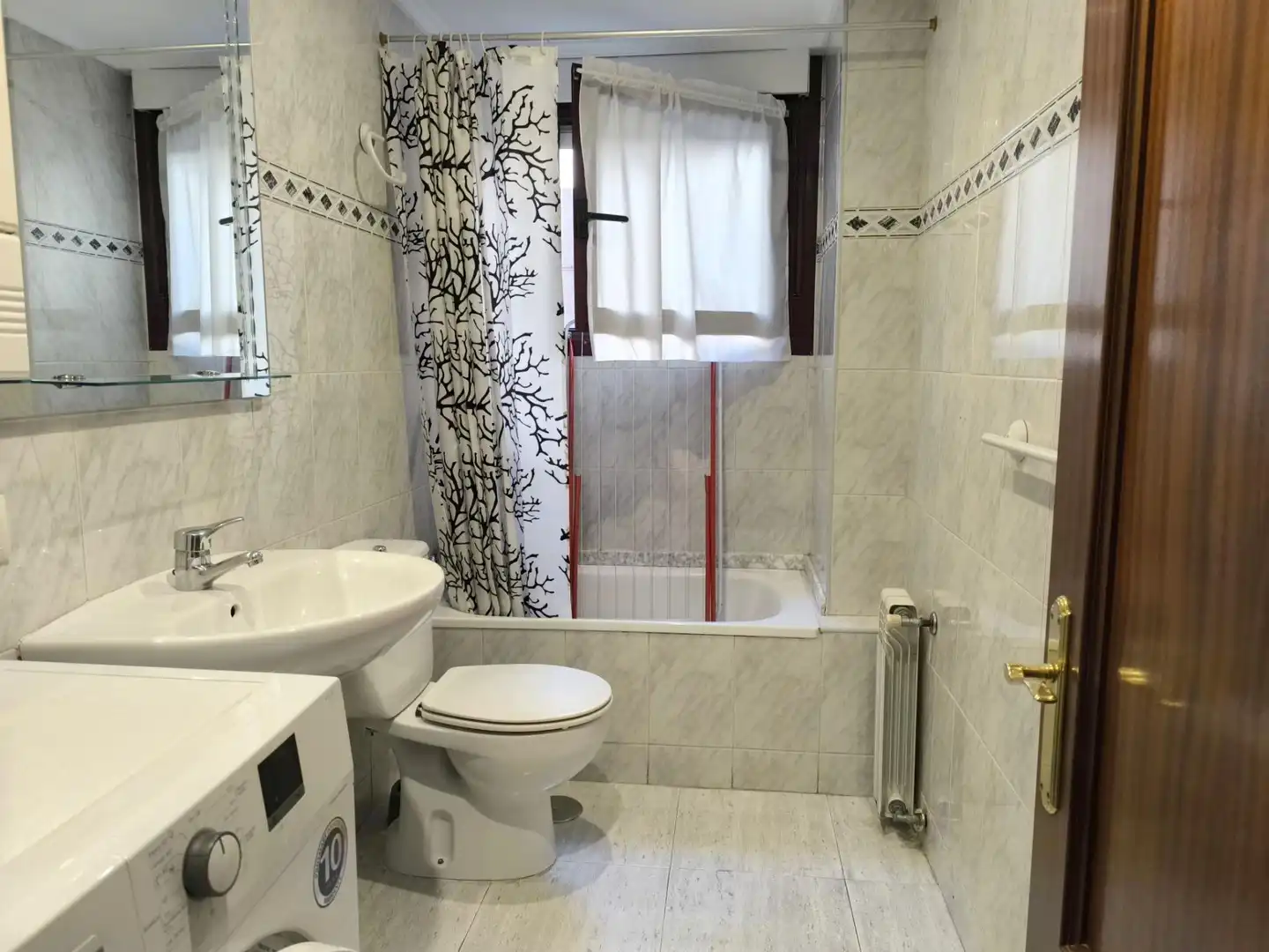 Badezimmer von Wohnungen zur Miete in Oviedo  mit Möbliert