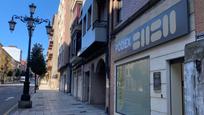 Vista exterior de Pis en venda en Oviedo  amb Calefacció