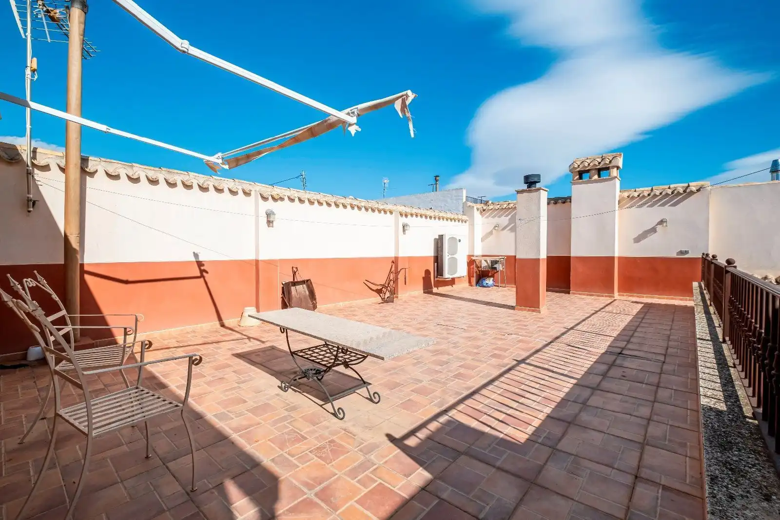 Terrassa de Casa o xalet en venda en El Pinós / Pinoso amb Calefacció, Terrassa i Traster