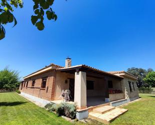 Vista exterior de Casa o xalet en venda en Valverdón amb Terrassa i Balcó