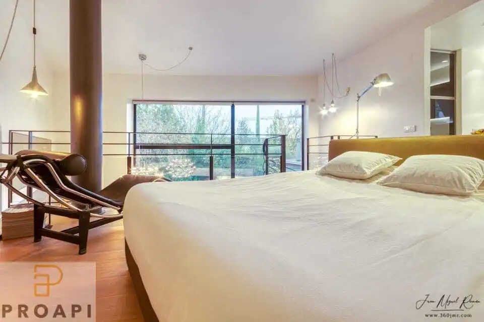 Dormitori de Pis en venda en Girona amb Aire condicionat i Jardí privat
