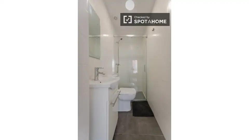 Baño de Piso de alquiler en Valencia con Aire acondicionado, Calefacción y Amueblado