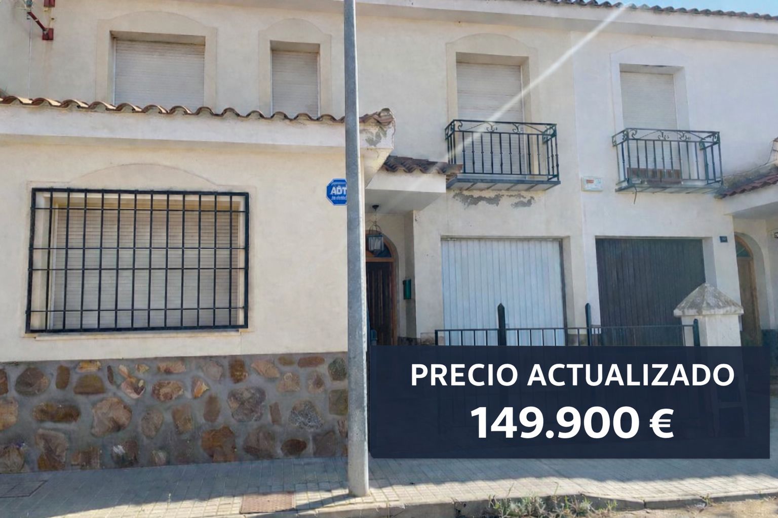 Vista exterior de Casa adosada en venta en Sonseca con Calefacción, Jardín privado y Trastero