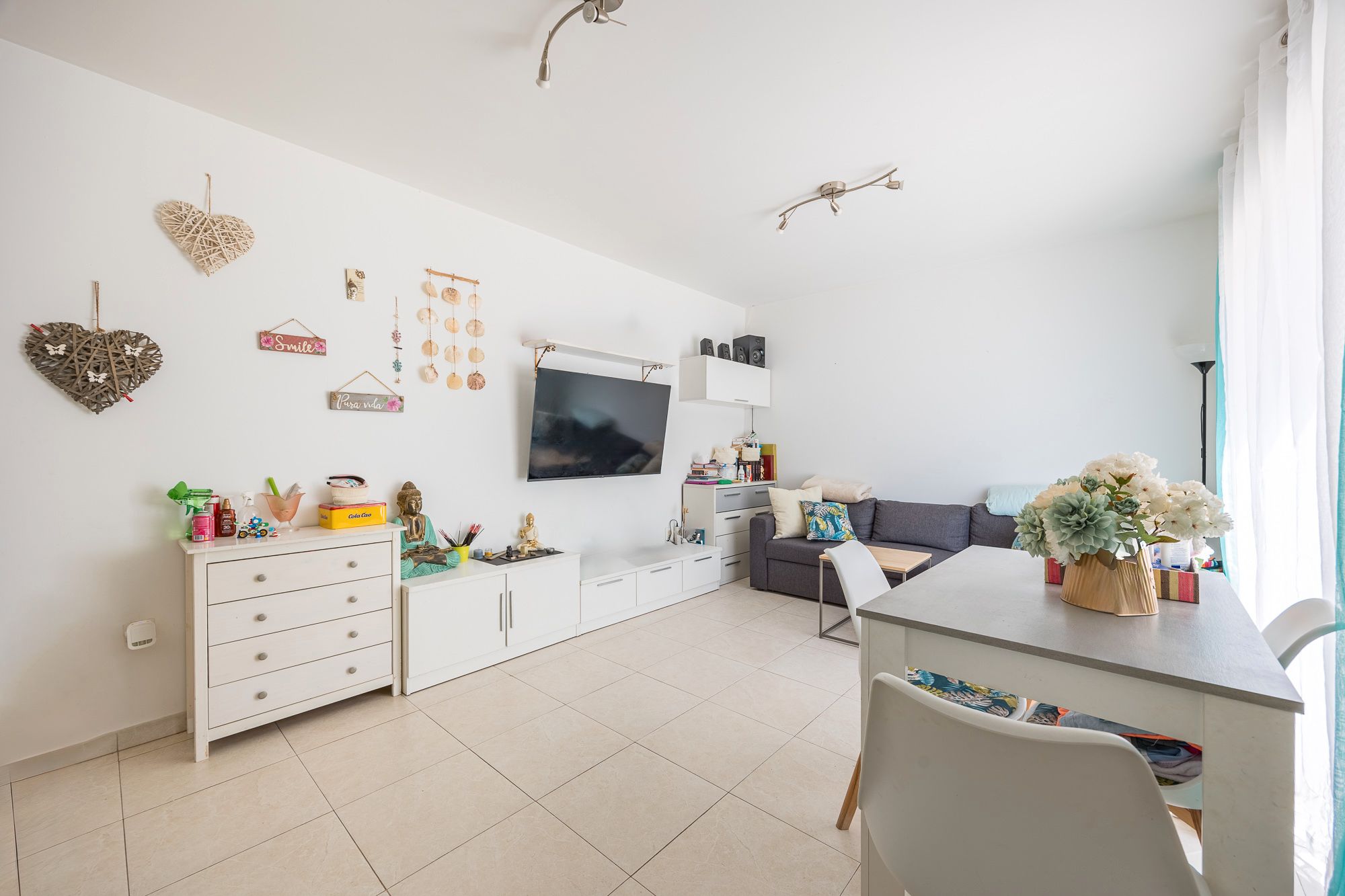 Living room of Flat for sale in Benidorm  with Swimming Pool, Furnished and Community pool