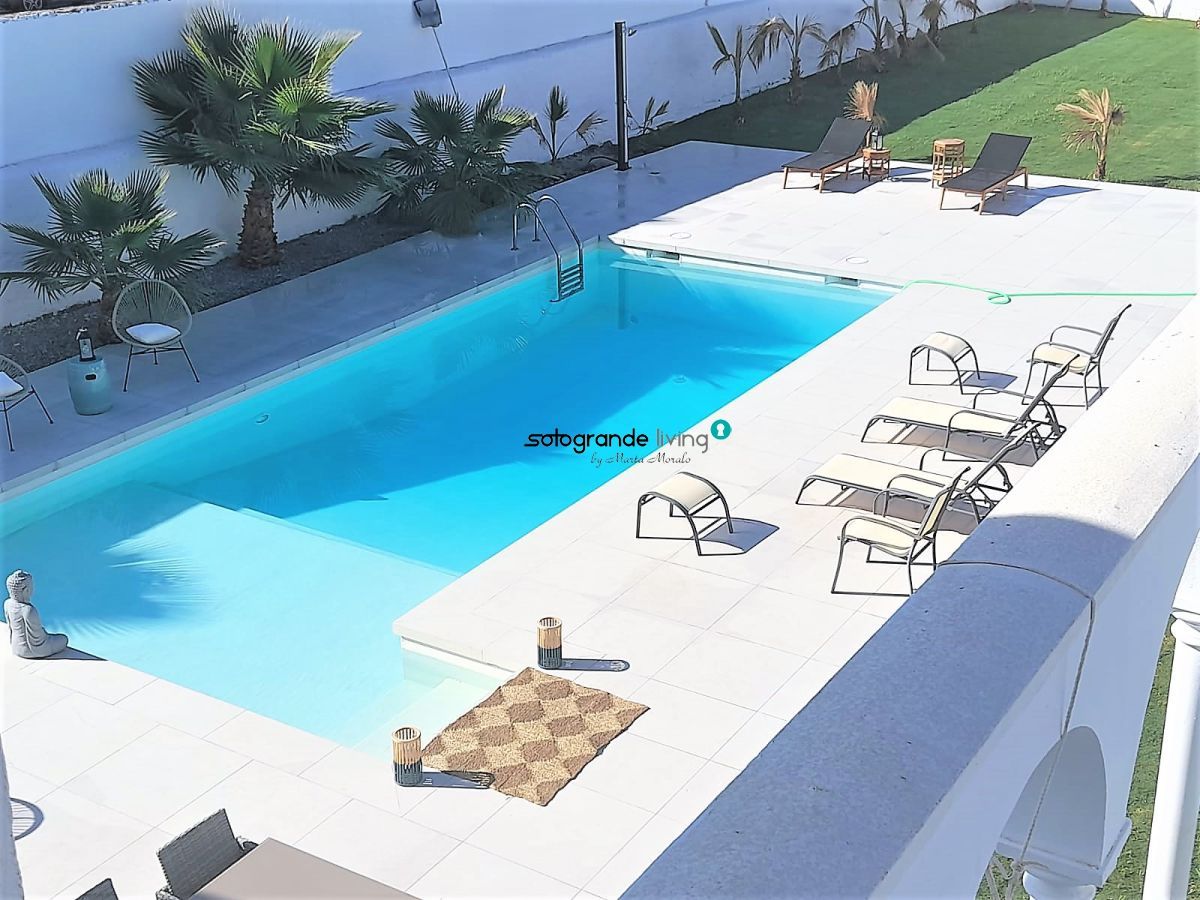 Swimming pool of House or chalet for sale in La Línea de la Concepción  with Air Conditioner, Private garden and Terrace
