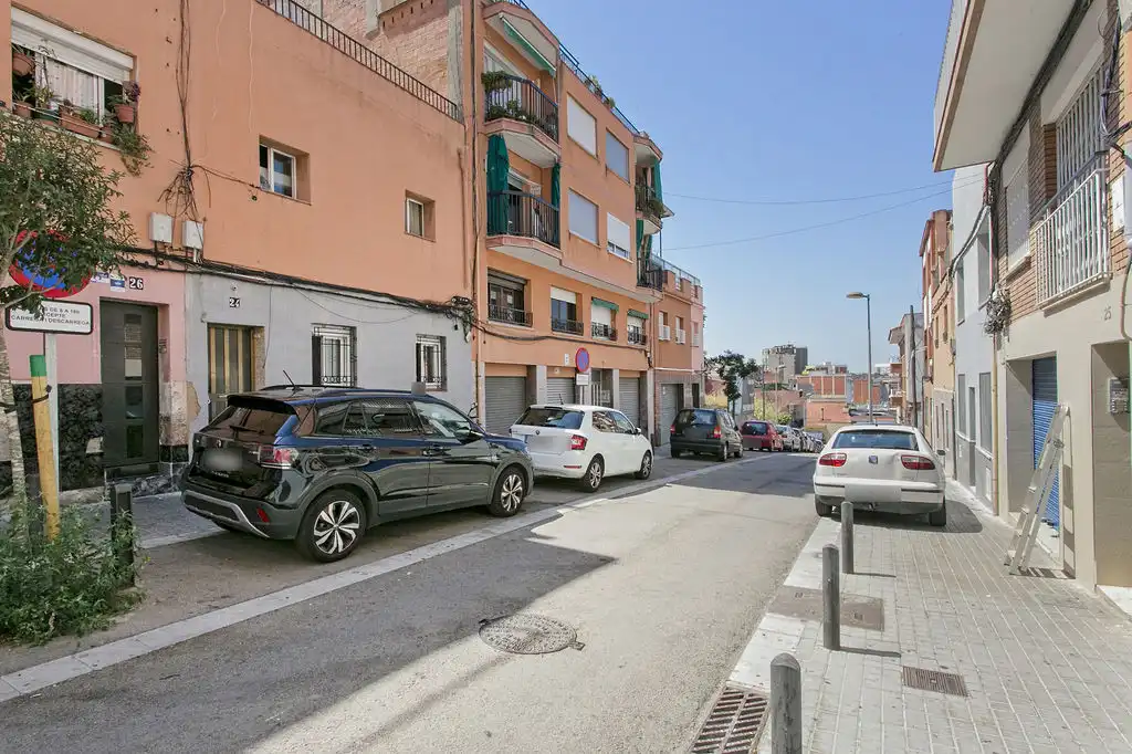 Außenansicht von Büro zum Verkauf in Badalona