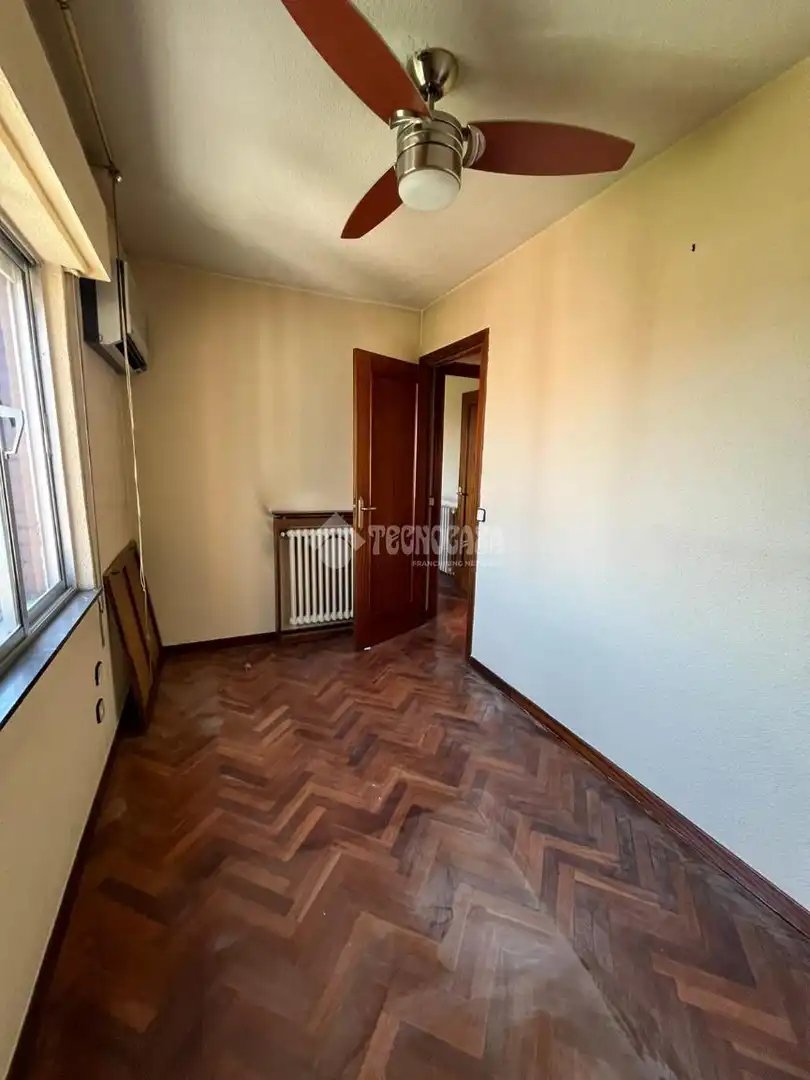 Habitación de Piso en venta en Madrid con Calefacción y Terraza