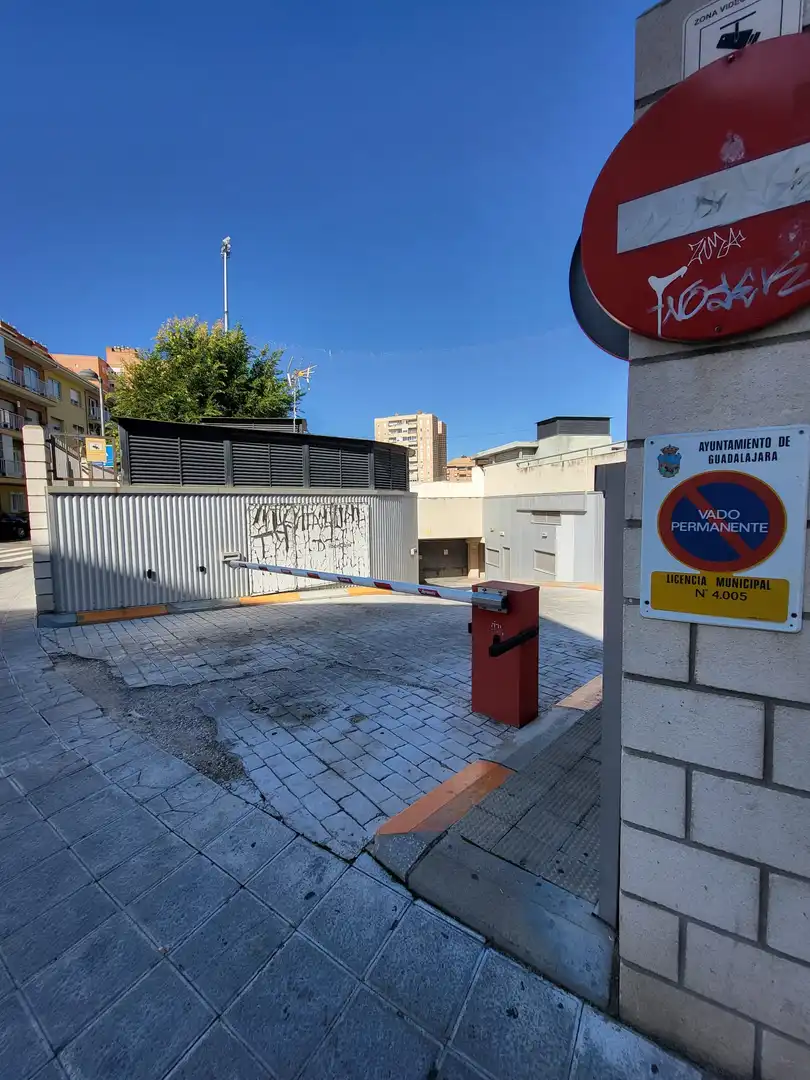 Einzelparkplatz mit Aufzug zur Miete in Avenida de Castilla 22, imagen 3