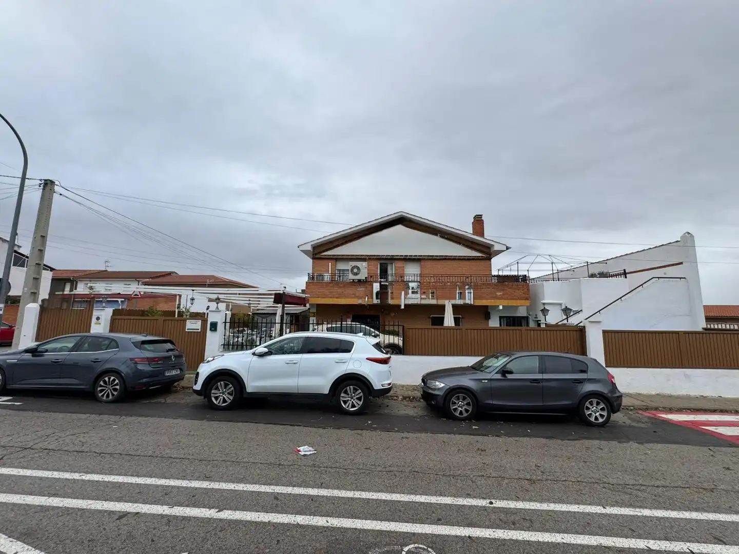 Vista exterior de Casa o xalet en venda en Torres de la Alameda amb Aire condicionat, Calefacció i Moblat