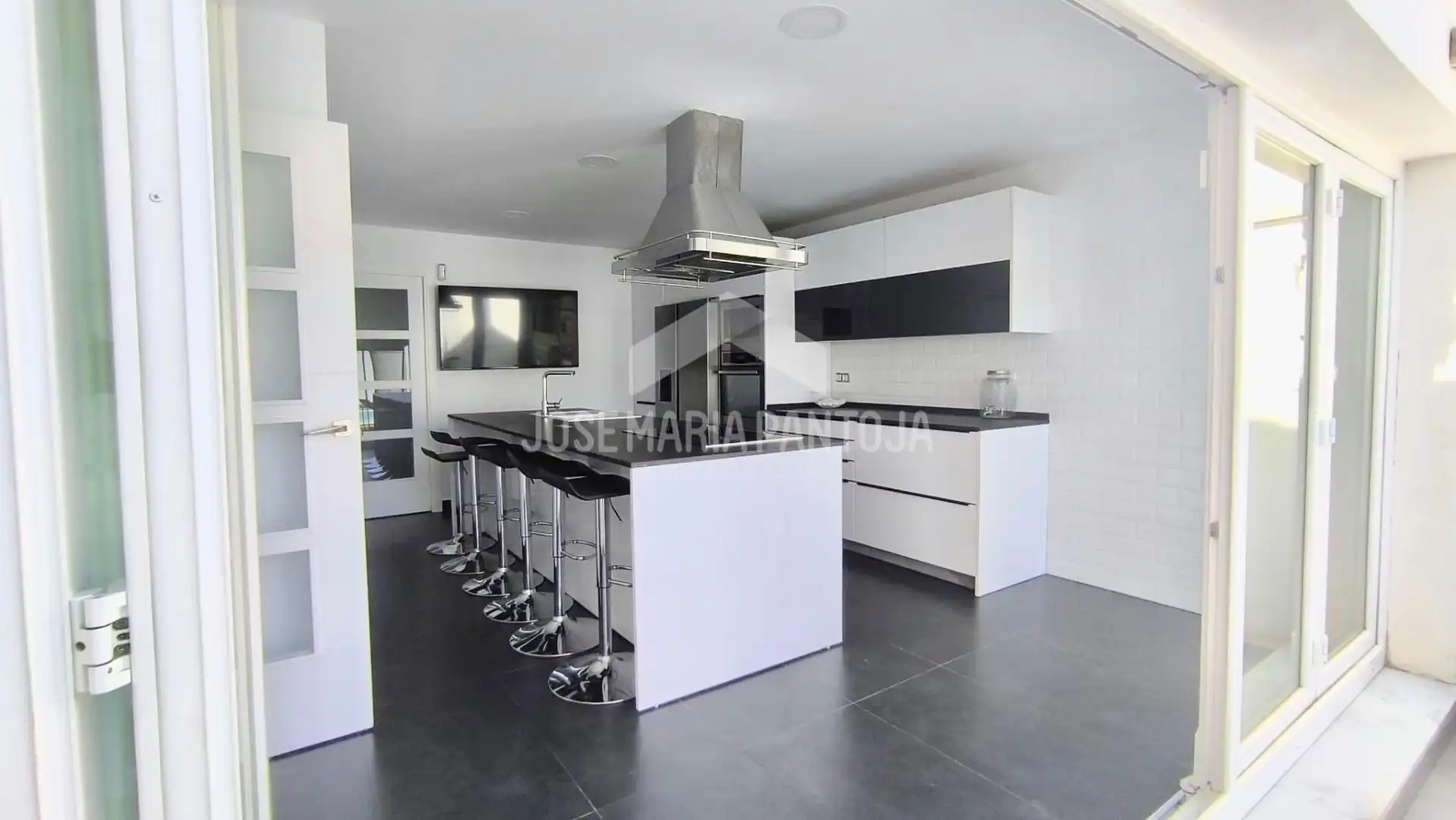 Cocina de Casa adosada en venta en Jerez de la Frontera con Aire acondicionado, Calefacción y Jardín privado
