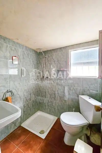 Bany de Casa o xalet en venda en Úbeda amb Terrassa, Traster i Balcó