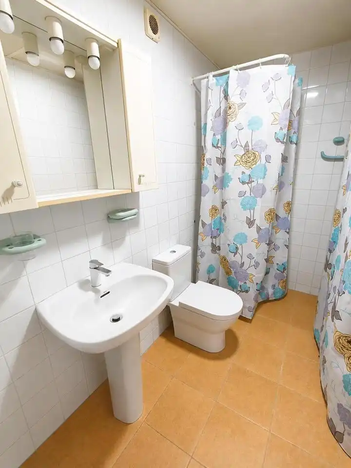 Badezimmer von Haus oder Chalet zum Verkauf in Canyelles mit Heizung, Privatgarten und Terrasse