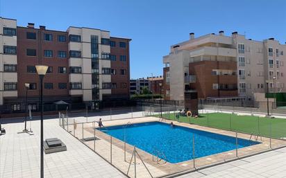 Piscina de Pis en venda en Ávila Capital