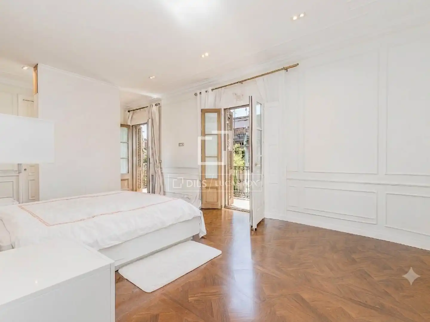 Schlafzimmer von Wohnung zum Verkauf in Barcelona mit Klimaanlage, Parkett und Terrasse
