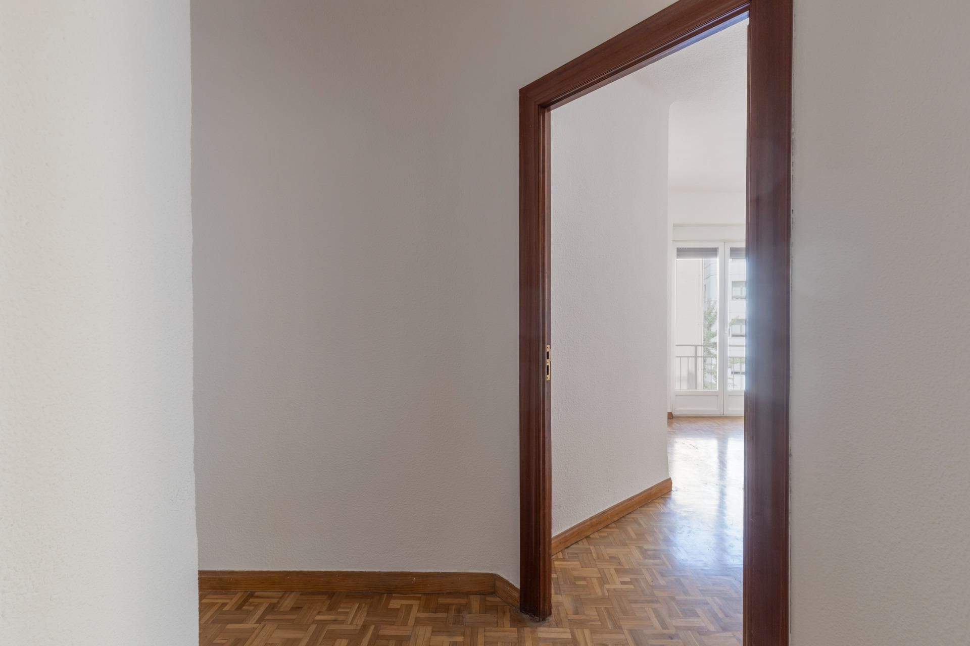 Flat for sale in  Granada Capital  with Balcony