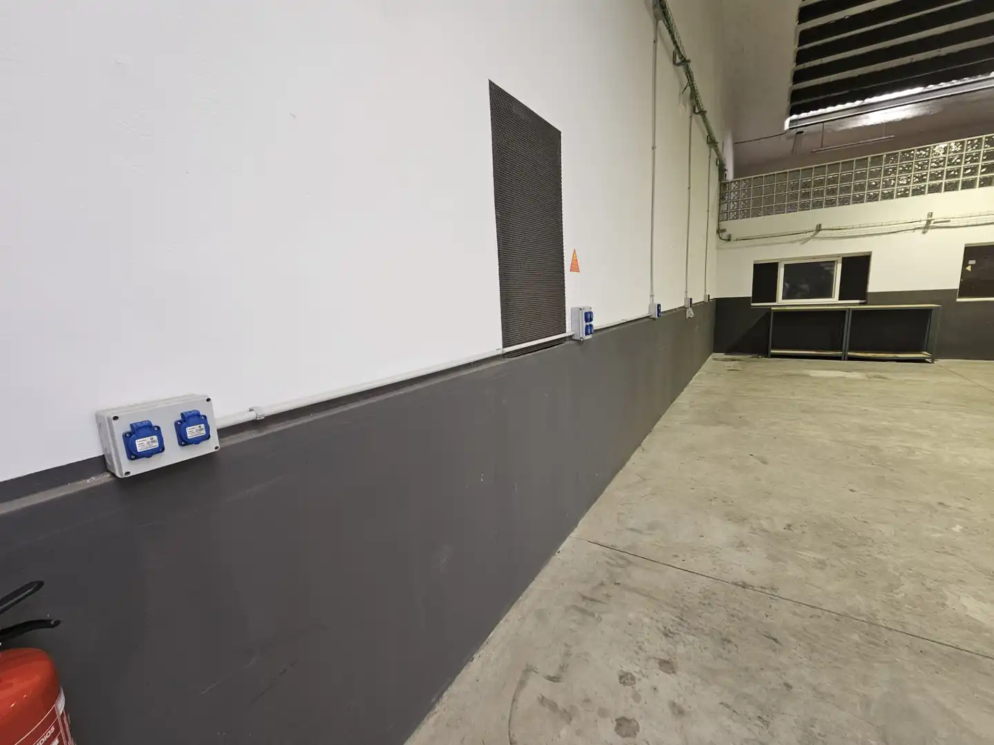Fabrikhallen zur Miete in Terrassa mit Heizung und Alarm