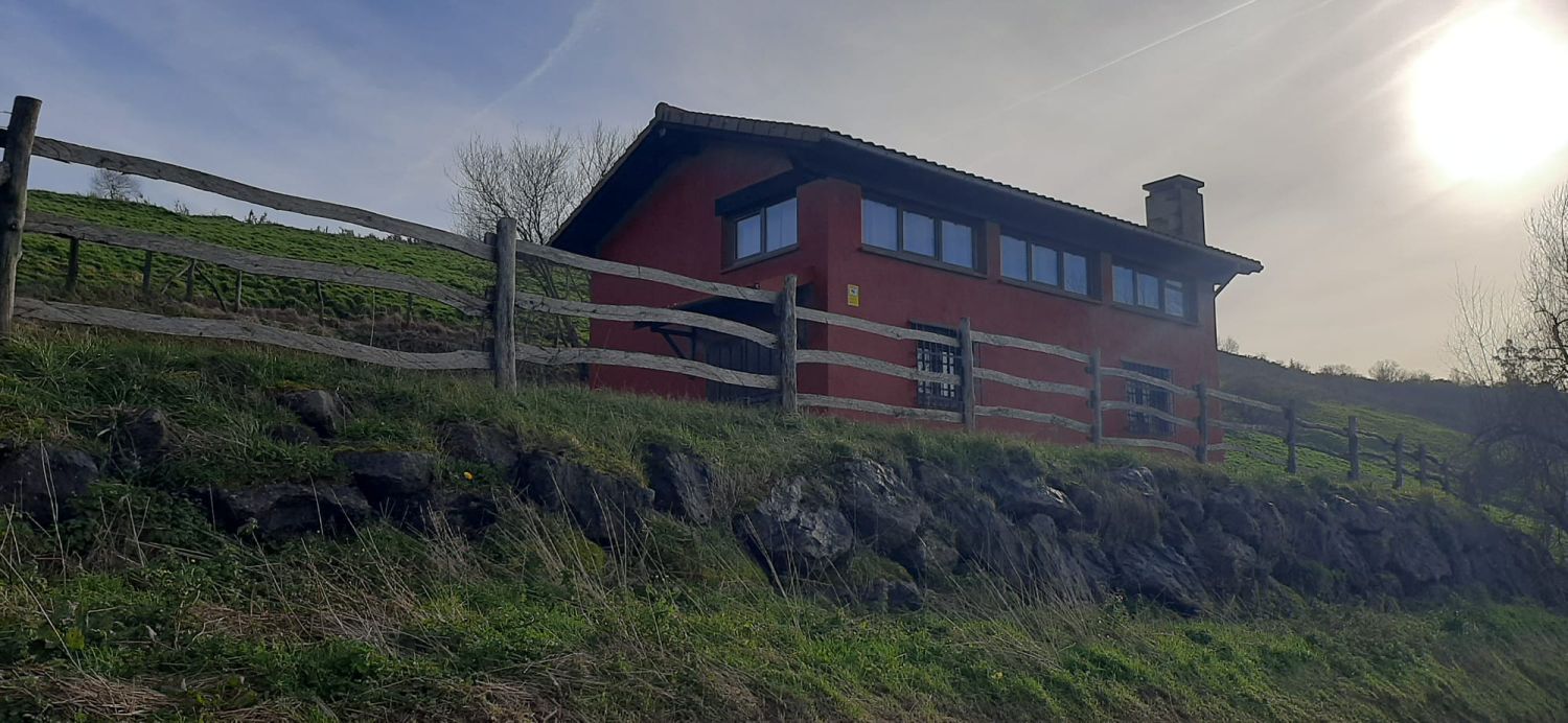 Vista exterior de Casa o chalet en venta en Soba con Calefacción, Trastero y Amueblado