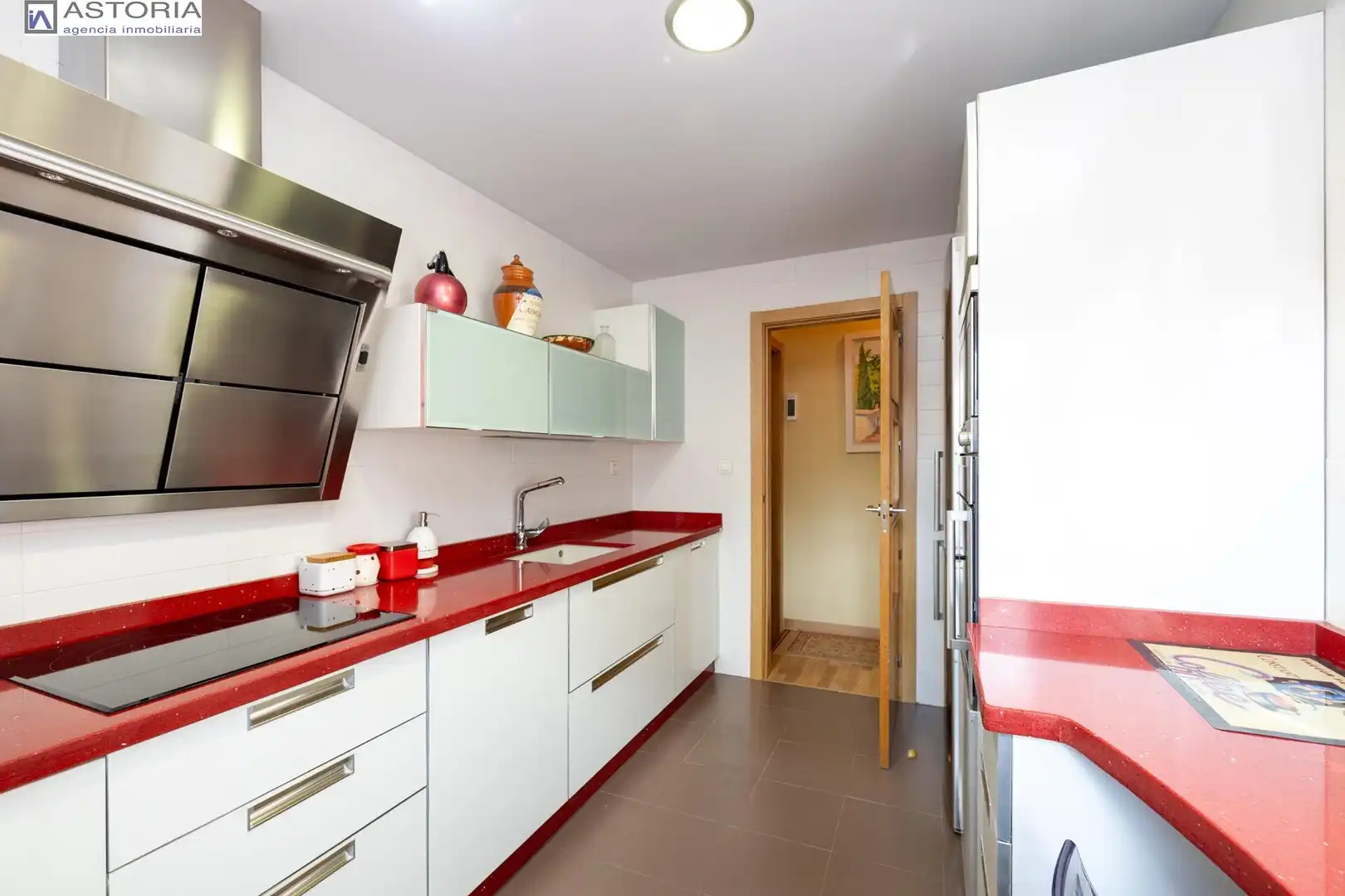 Cocina de Ático en venta en Granada con Calefacción, Terraza y Trastero
