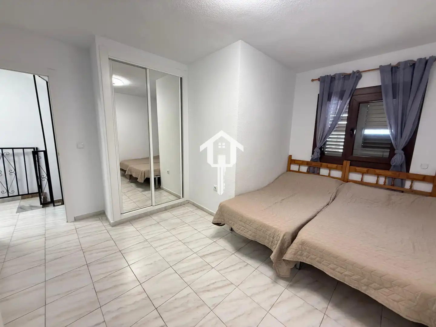 Habitación de Dúplex en venta en Torrevieja con Aire acondicionado, Terraza y Amueblado