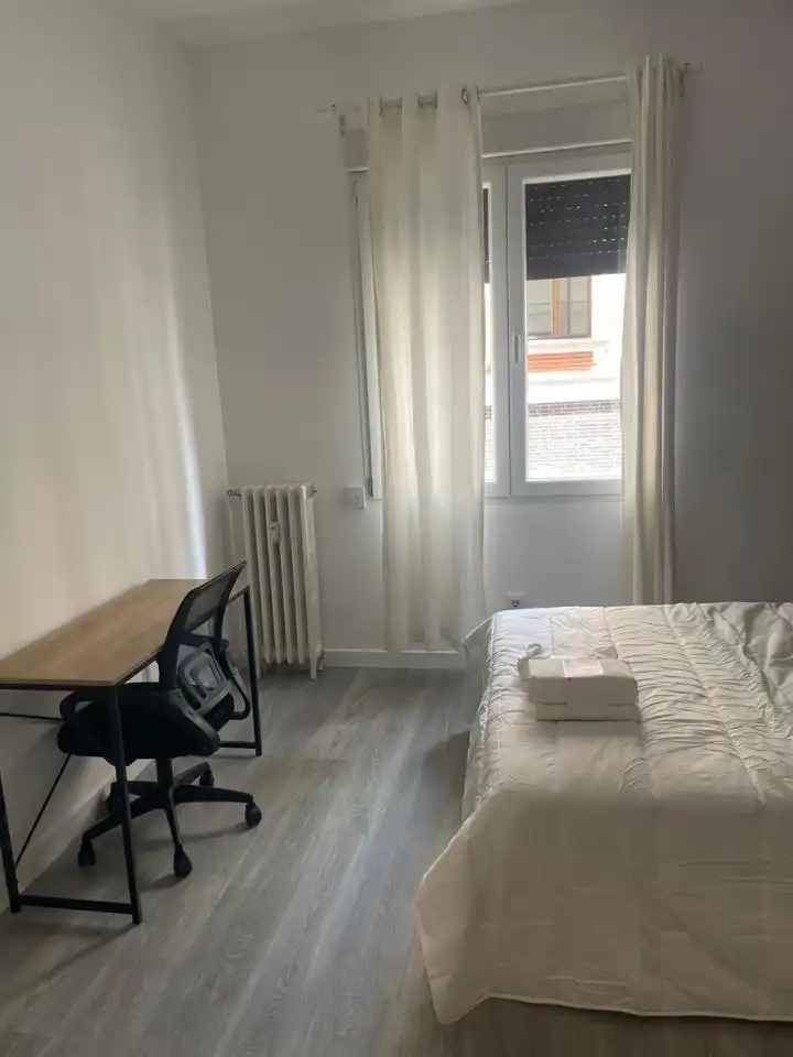 Flat for rent in Calle de Guzmán el Bueno, Gaztambide