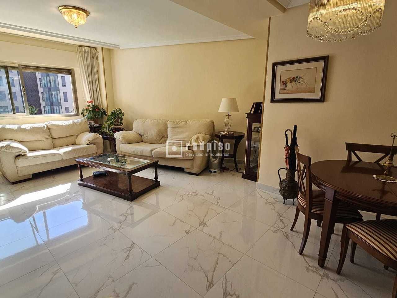 Living room of Flat for sale in  Madrid Capital  with Air Conditioner, Heating and Storage room