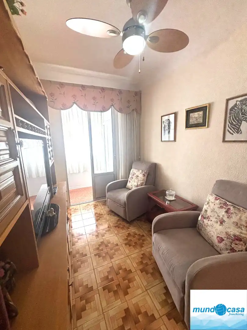 Living room of Flat for sale in Zaragoza  with Heating, Terrace and Furnished
