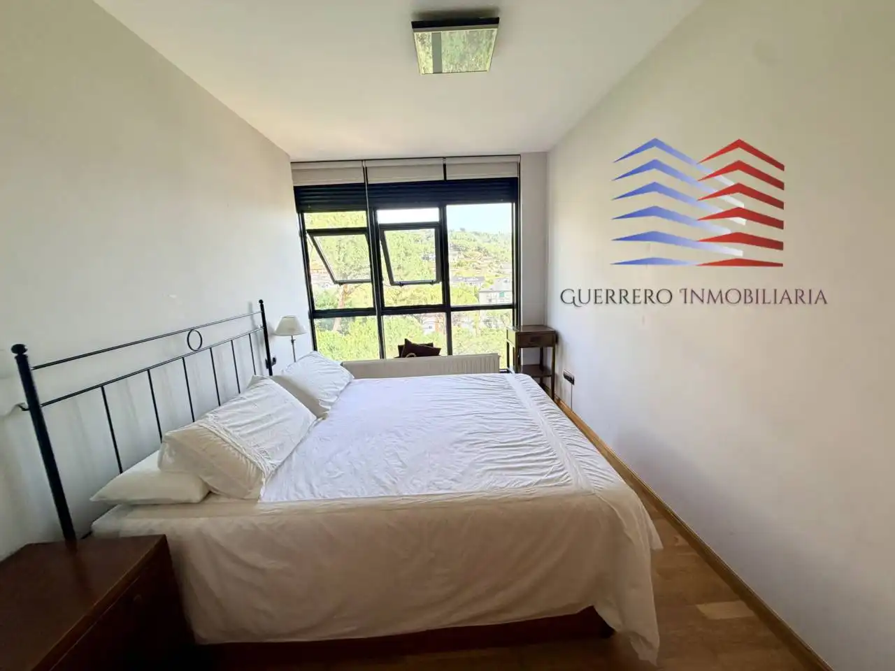 Dormitori de Apartament en venda en Ourense Capital  amb Calefacció, Parquet i Traster