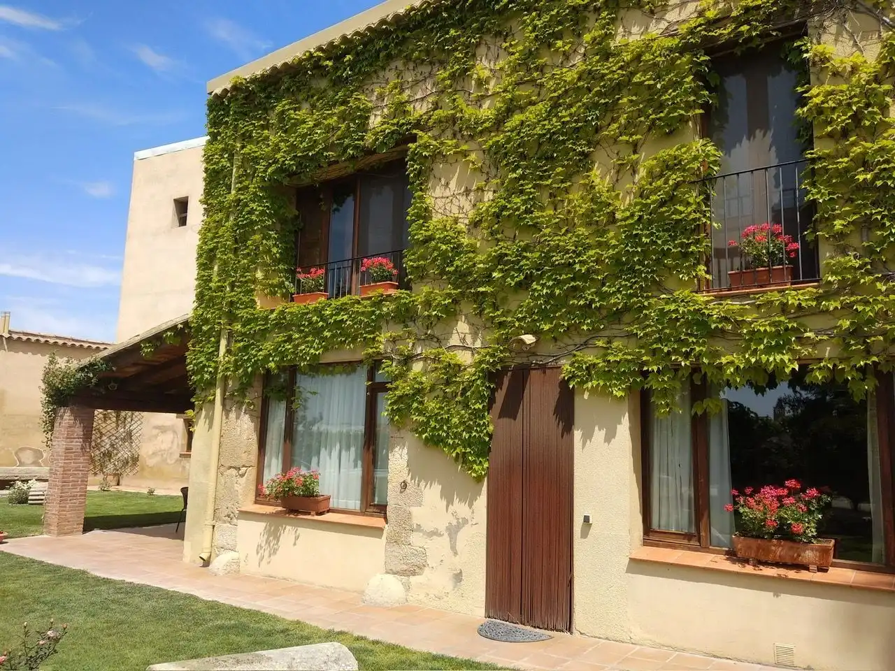 Vista exterior de Casa o xalet en venda en Vilanova de Bellpuig amb Calefacció, Jardí privat i Piscina