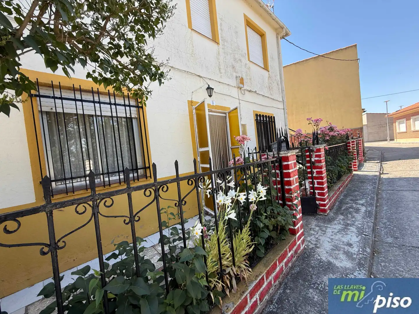 Vista exterior de Casa o xalet en venda en Fresno el Viejo amb Calefacció, Jardí privat i Terrassa