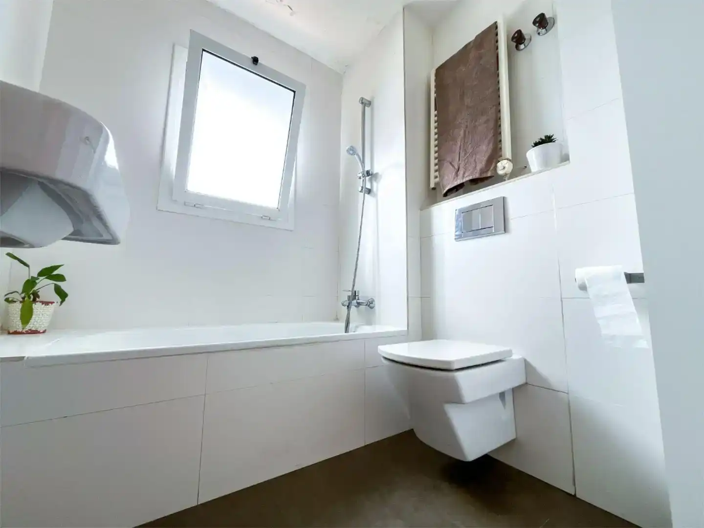 Badezimmer von Wohnung zum Verkauf in  Barcelona Capital mit Klimaanlage und Balkon
