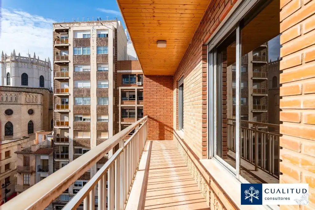 Terraza de Piso en venta en Castellón de la Plana / Castelló de la Plana con Balcón
