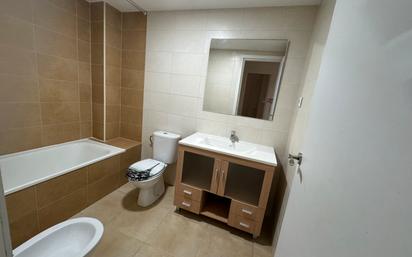 Bathroom of Flat for sale in La Pobla de Mafumet  with Oven and Balcony