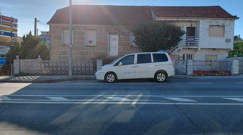CASA CON TERRENO EN EL NUCLEO URBANO DE SANXENXO.