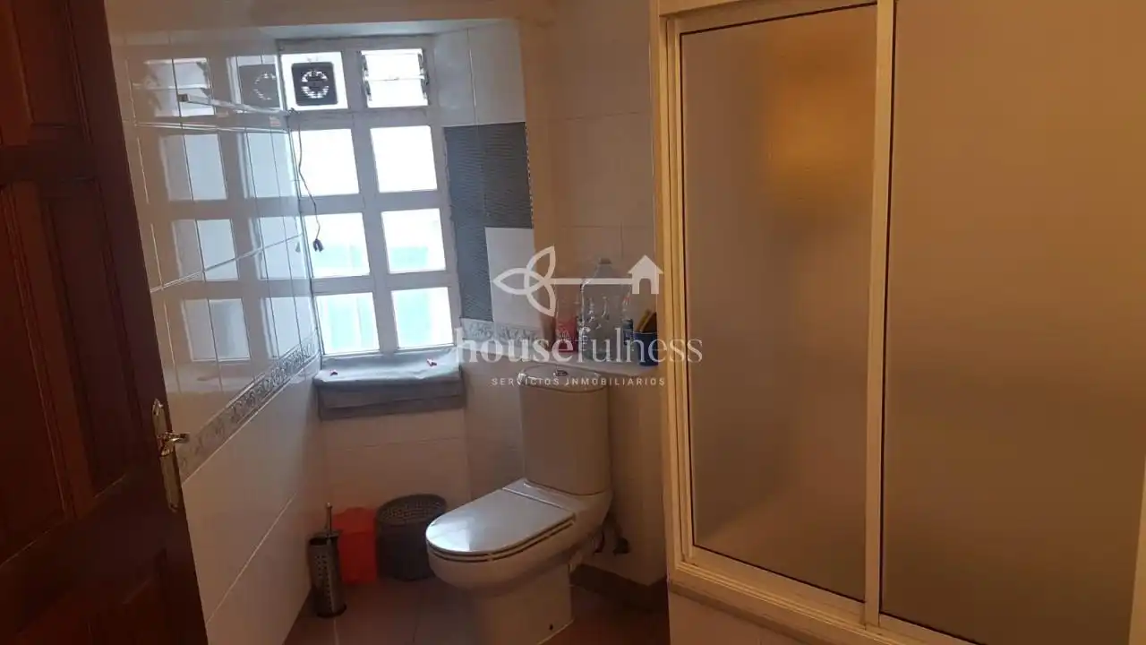 Badezimmer von Maisonette zum Verkauf in Ferrol mit Heizung, Parkett und Abstellraum
