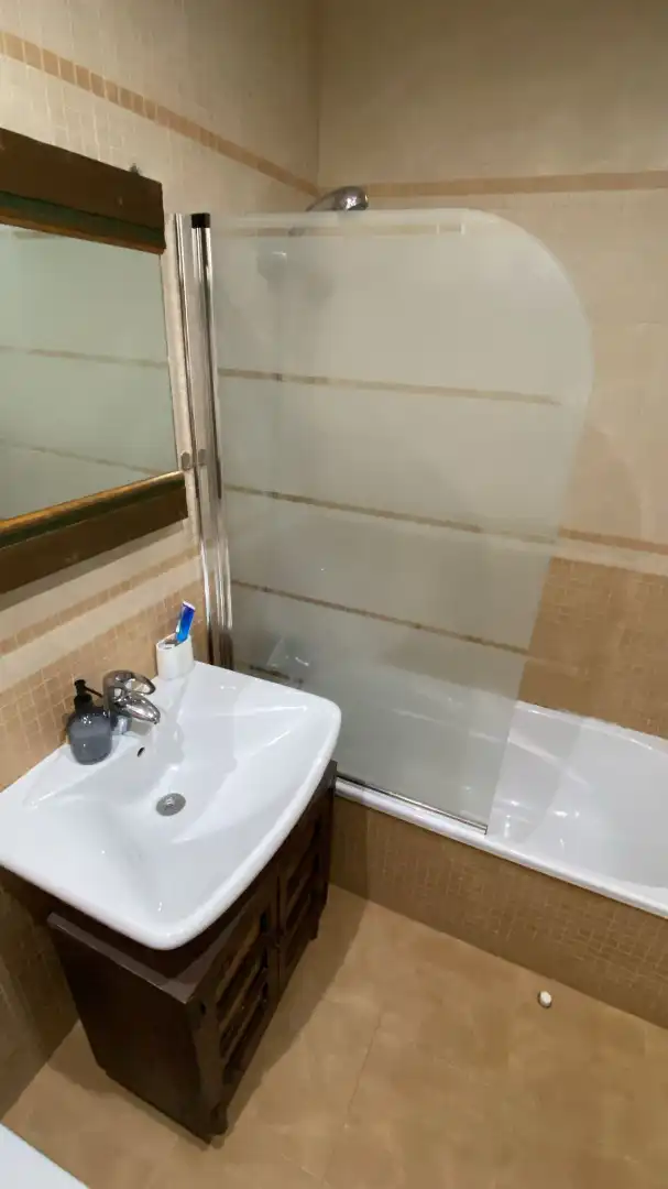 Baño de Piso de alquiler en Roquetas de Mar con Aire acondicionado, Calefacción y Terraza