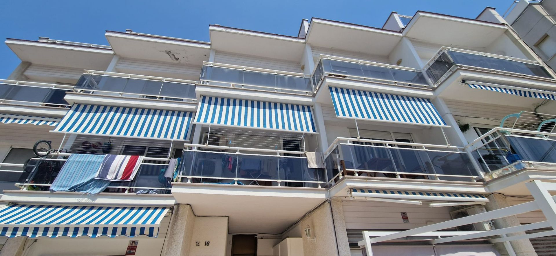 Vista exterior de Pis en venda en Calafell amb Aire condicionat, Calefacció i Jardí privat