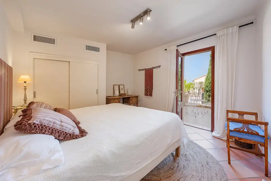 Habitación de Finca rústica en venta en Pollença con Aire acondicionado, Calefacción y Jardín privado