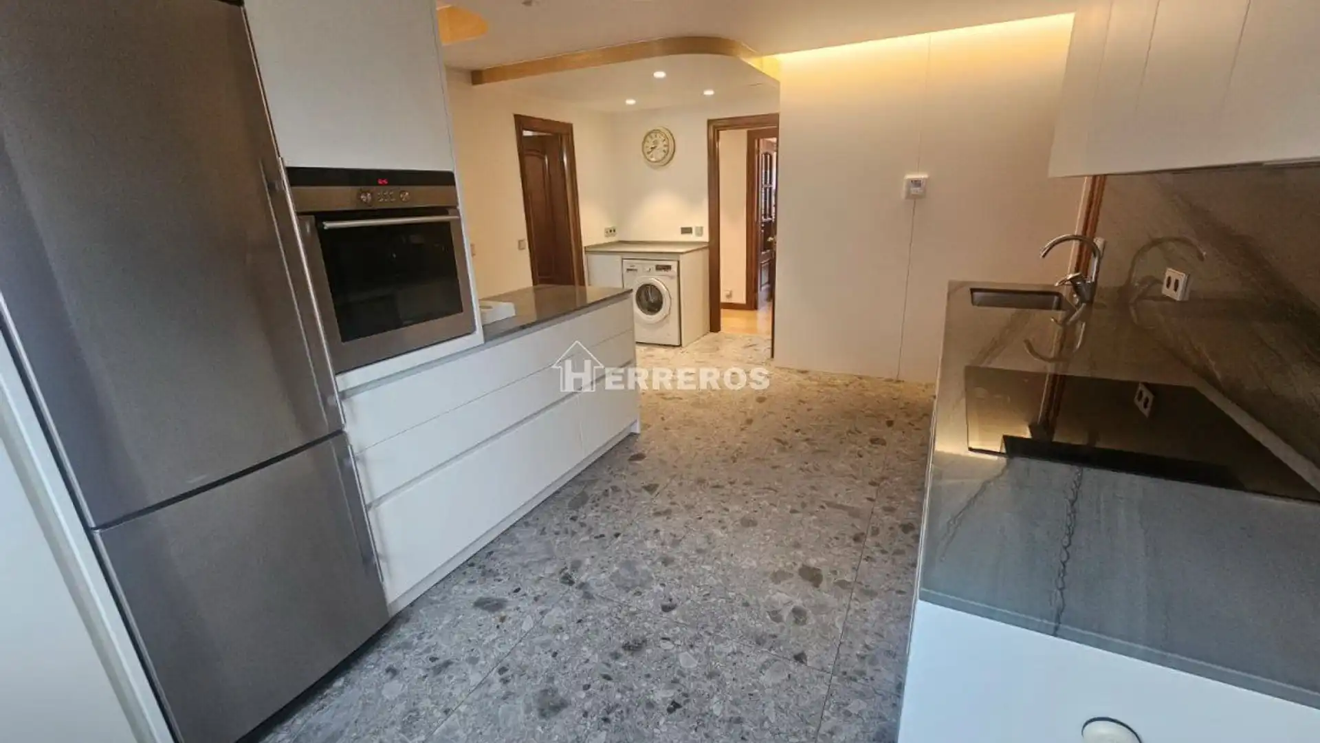 Kitchen of Flat for sale in  Logroño  with Heating, Terrace and Storage room