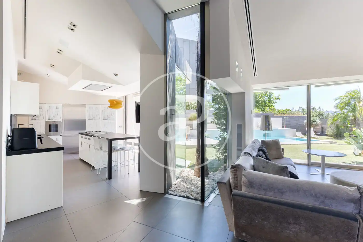 Sala d'estar de Casa o xalet en venda en Sant Cugat del Vallès amb Aire condicionat, Calefacció i Jardí privat