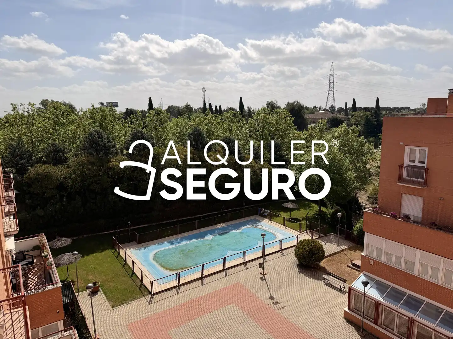 Vista exterior de Àtic de lloguer en Pozuelo de Alarcón amb Calefacció, Terrassa i Piscina