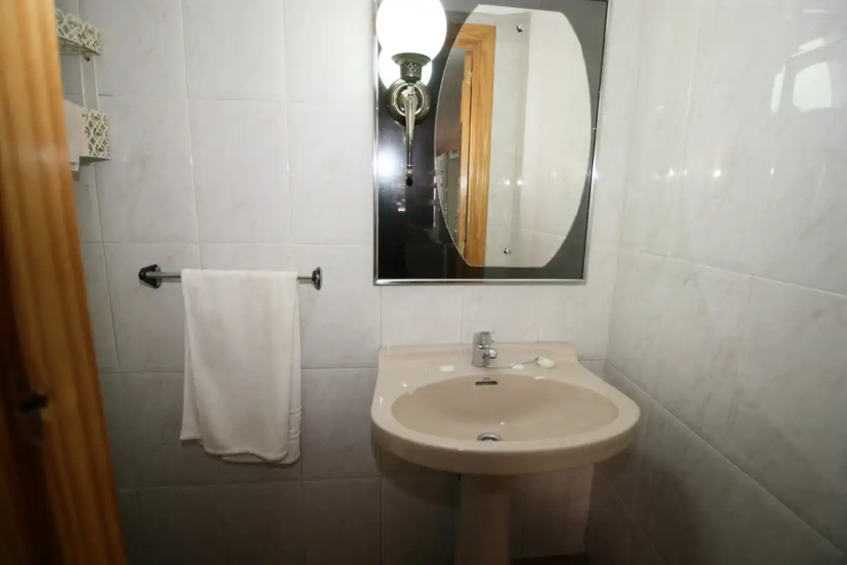 Baño de Piso en venta en Arenas de San Pedro con Calefacción, Terraza y Amueblado