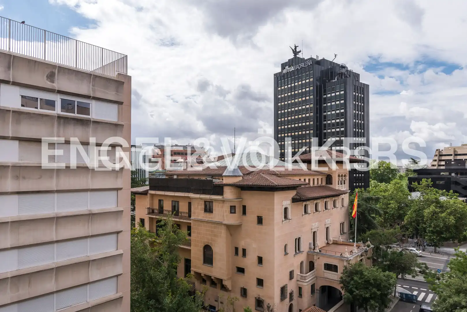 Vista exterior de Apartament de lloguer en Madrid amb Aire condicionat, Calefacció i Jardí privat