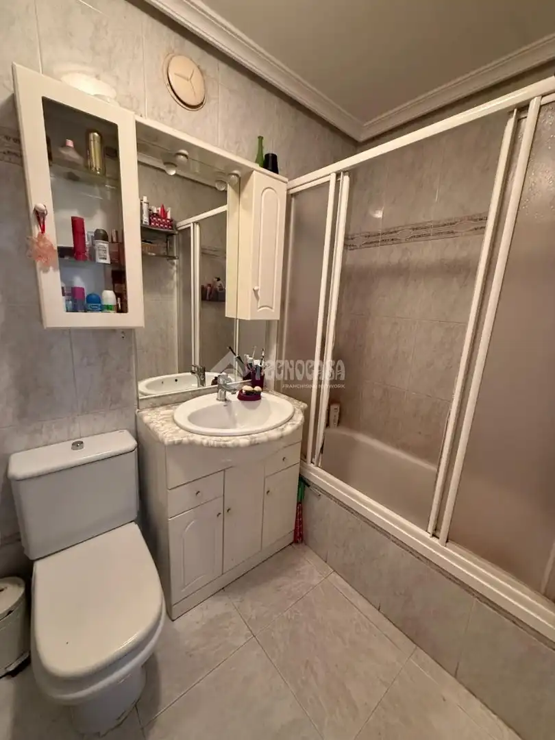 Baño de Piso en venta en Madrid con Calefacción y Amueblado