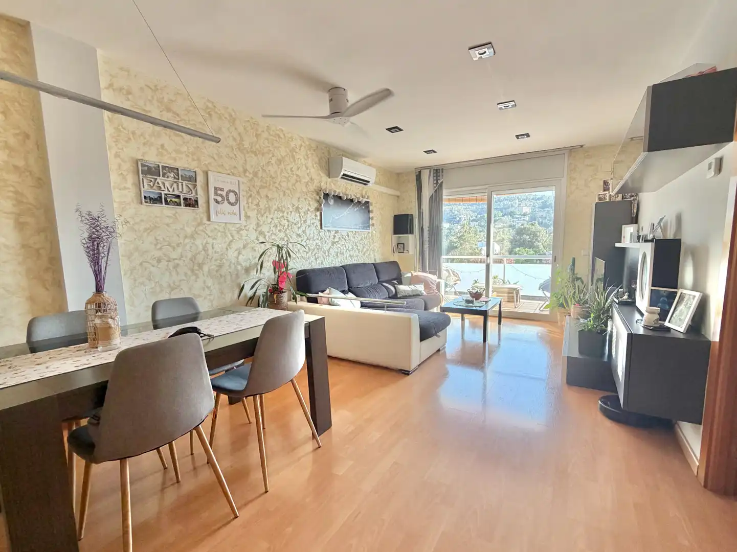 Sala d'estar de Pis en venda en Sant Martí Sarroca amb Calefacció, Parquet i Terrassa