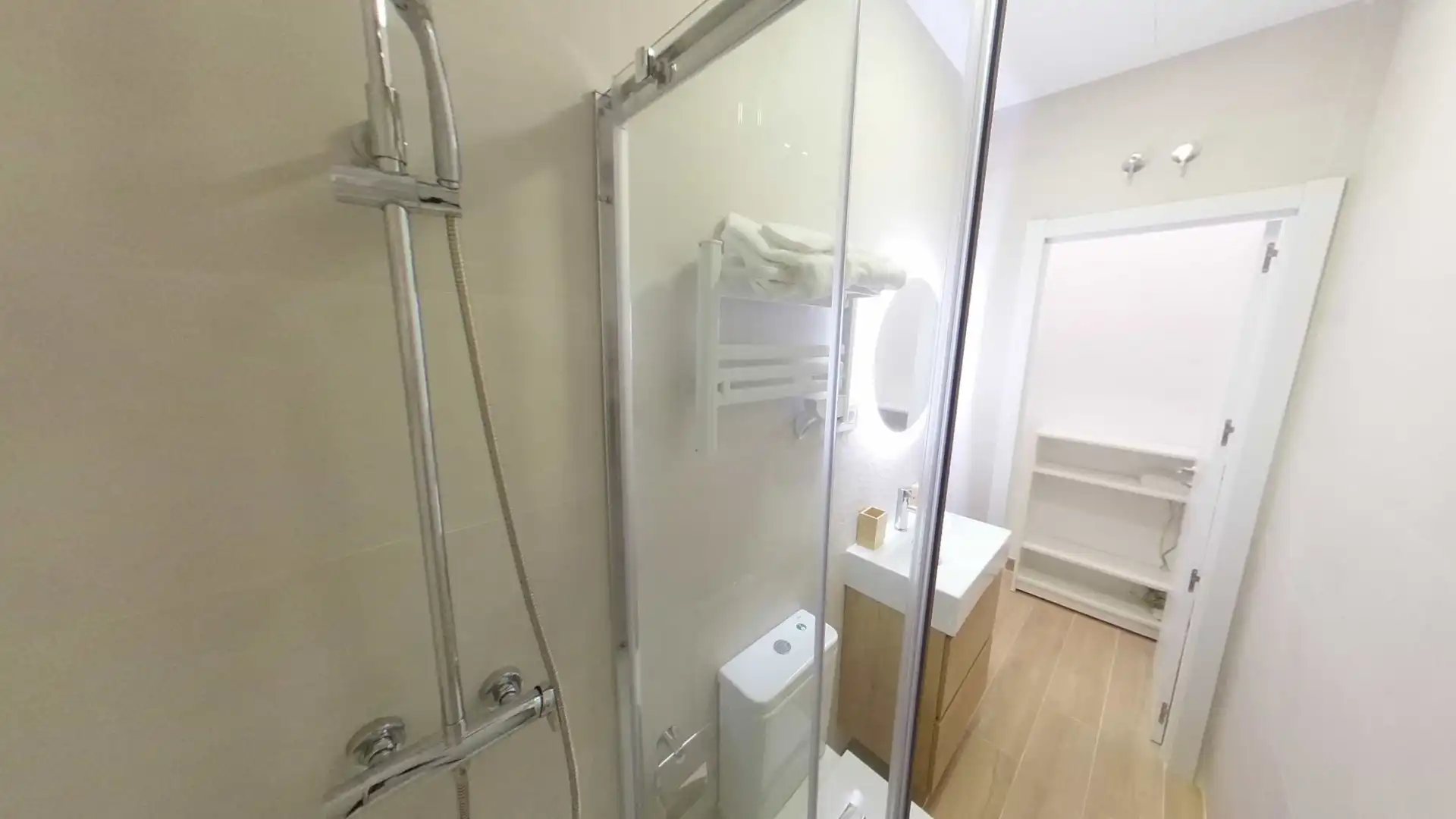 Bathroom of Flat for rent in  Madrid Capital  with Air Conditioner, Heating and Terrace