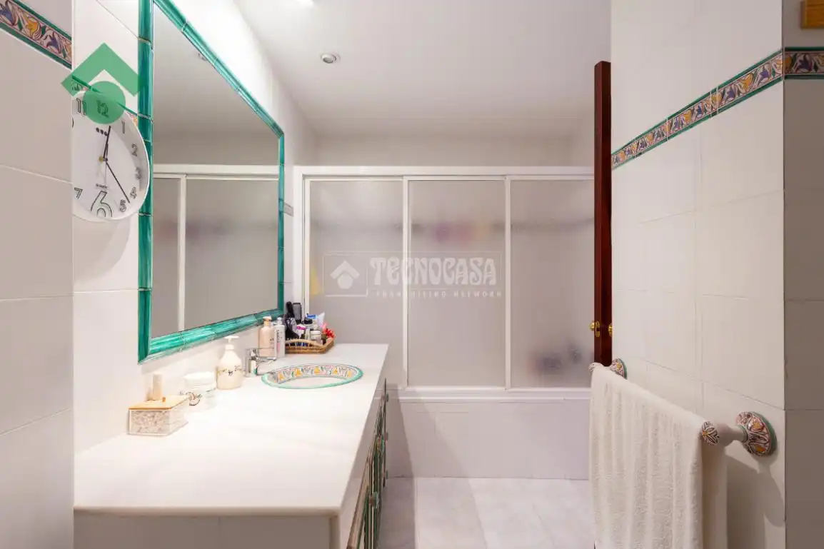 Bathroom of Flat for sale in Vélez-Málaga  with Community pool