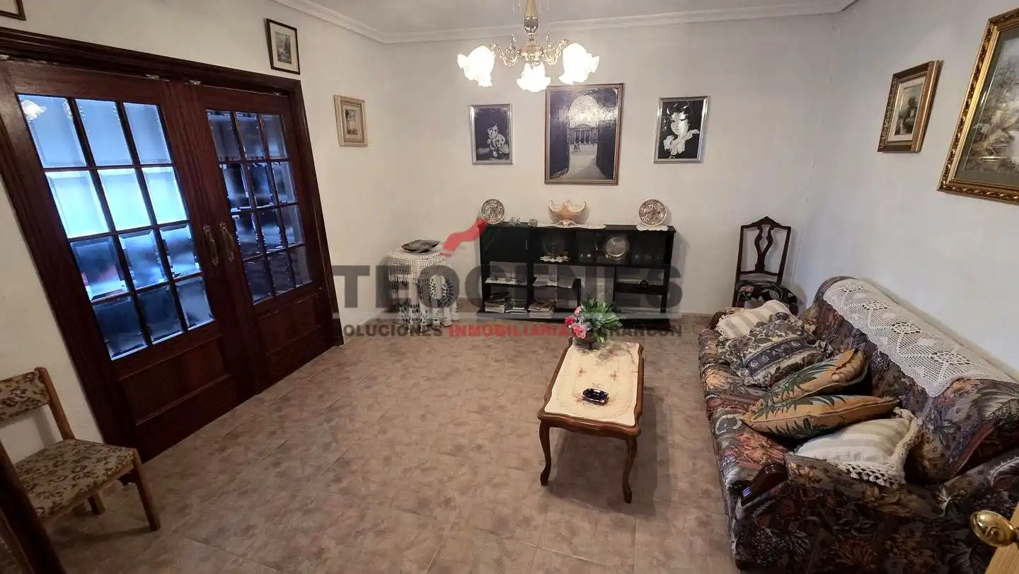 Living room of Houses for sale in Villarejo de Fuentes  with Terrace and Furnished
