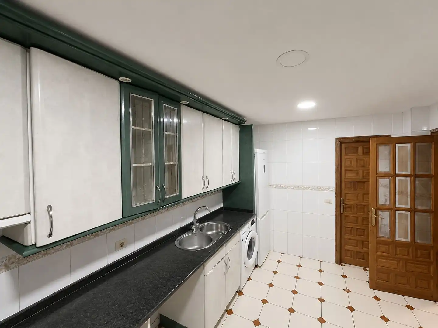 Cuina de Casa o xalet en venda en Burgos amb Calefacció, Terrassa i Traster