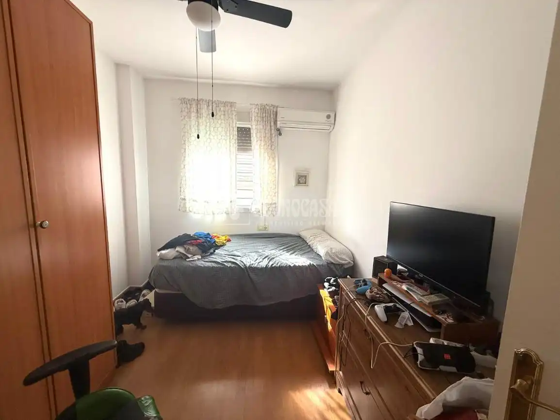 Habitación de Casa adosada en venta en Palomares del Río
