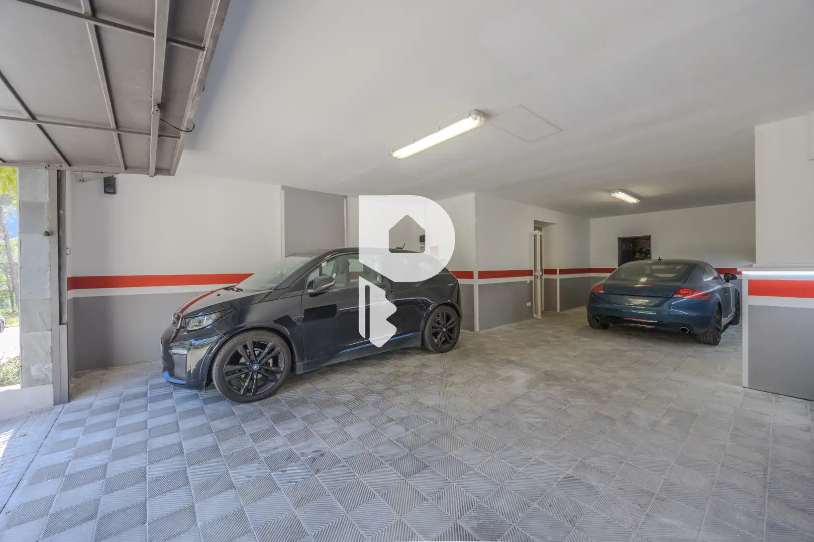 Parking de Casa o chalet en venta en Vallirana con Aire acondicionado, Calefacción y Jardín privado